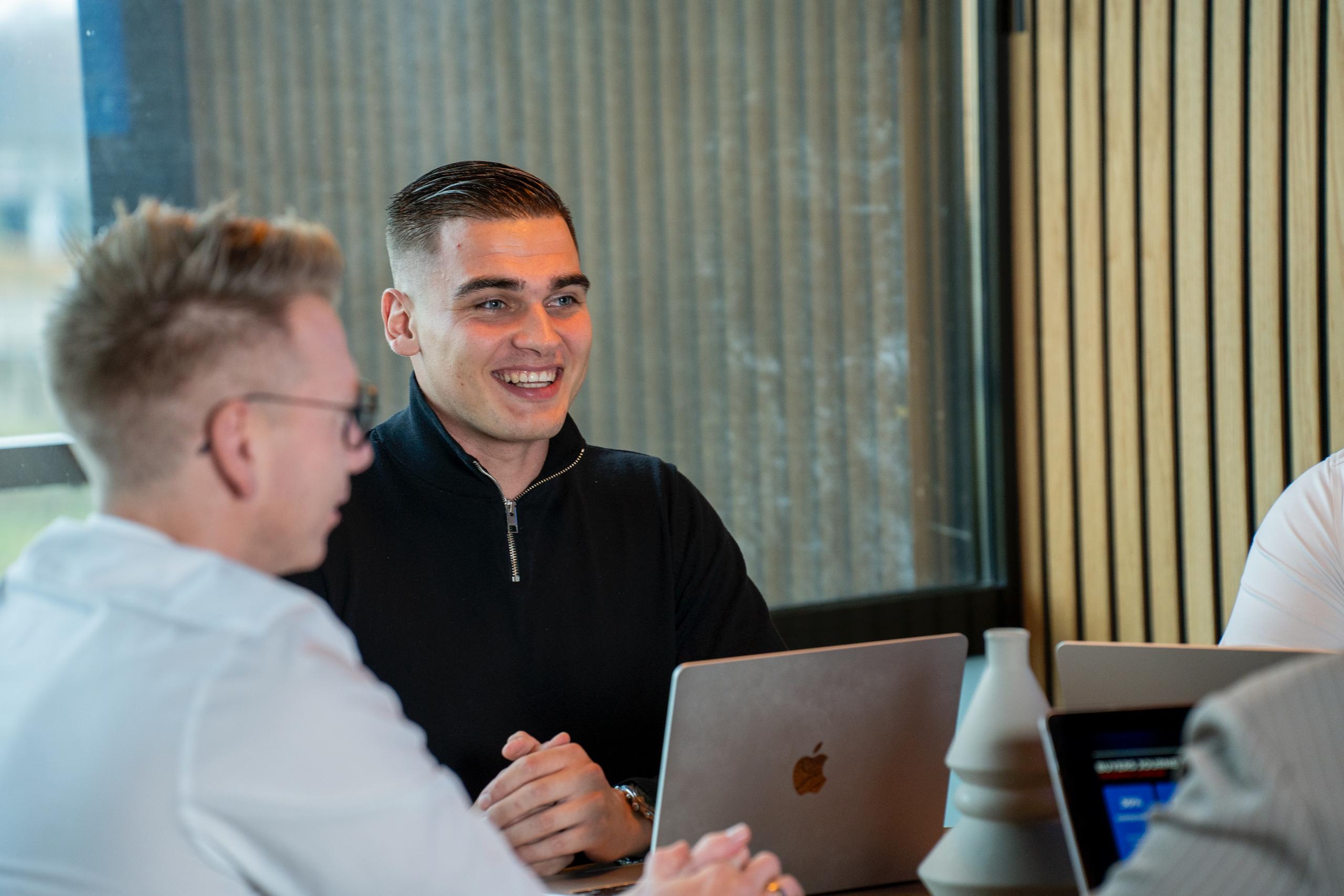 Match-day team in overleg op de België pagina