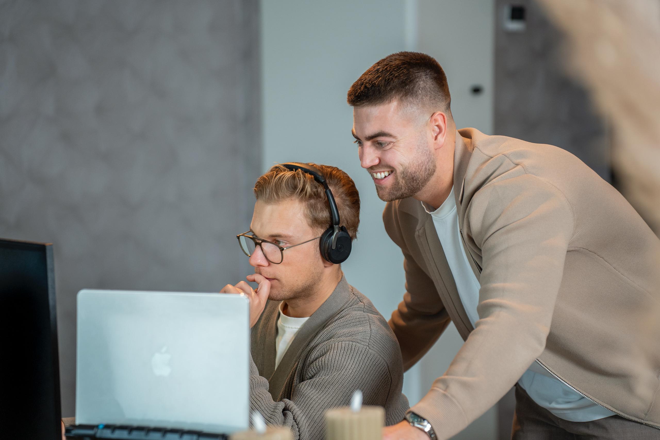 Match-day team werkt samen op de België pagina